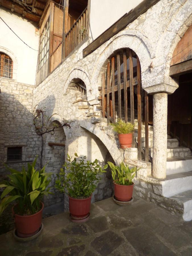 Guesthouse & Hostel Lorenc Berat Exterior photo